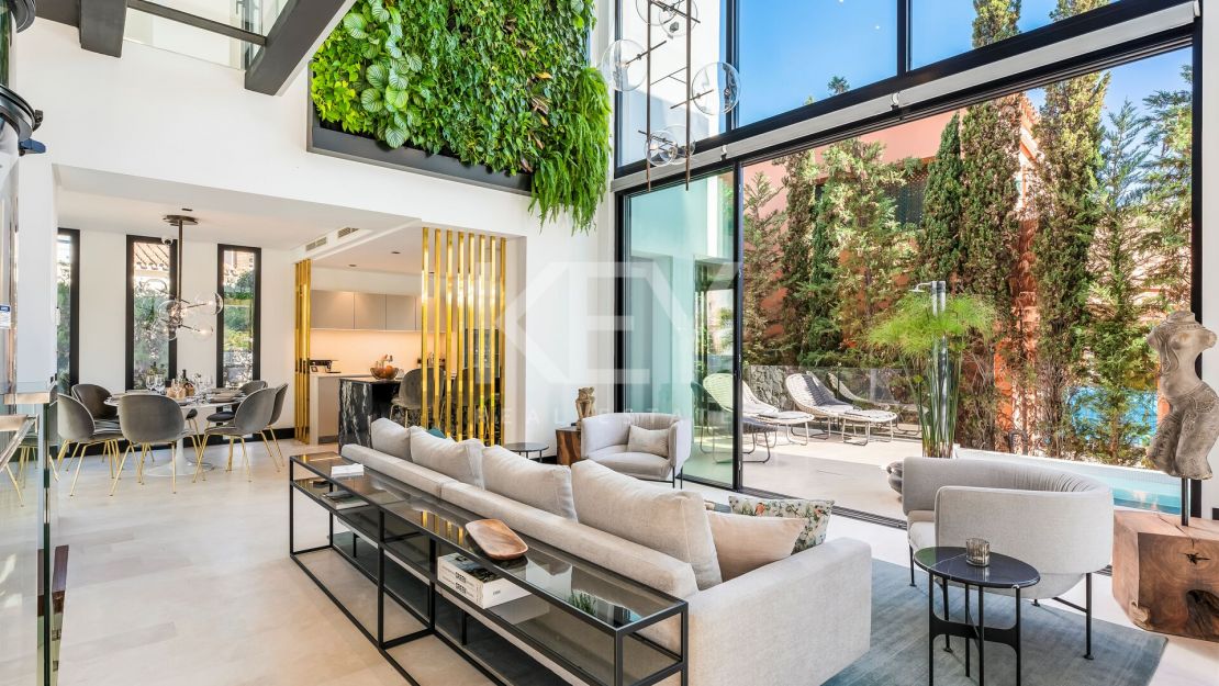 Modern Villa with Private Pool and Rooftop Terrace in Marbella's Golden Mile