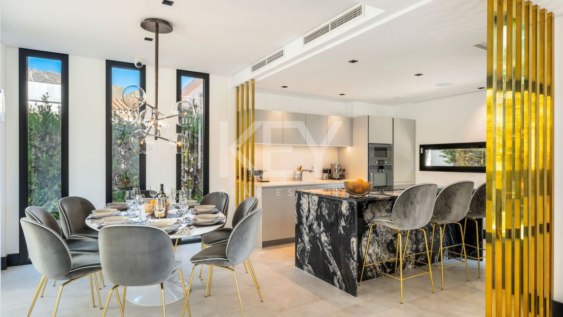 Modern Villa with Private Pool and Rooftop Terrace in Marbella's Golden Mile