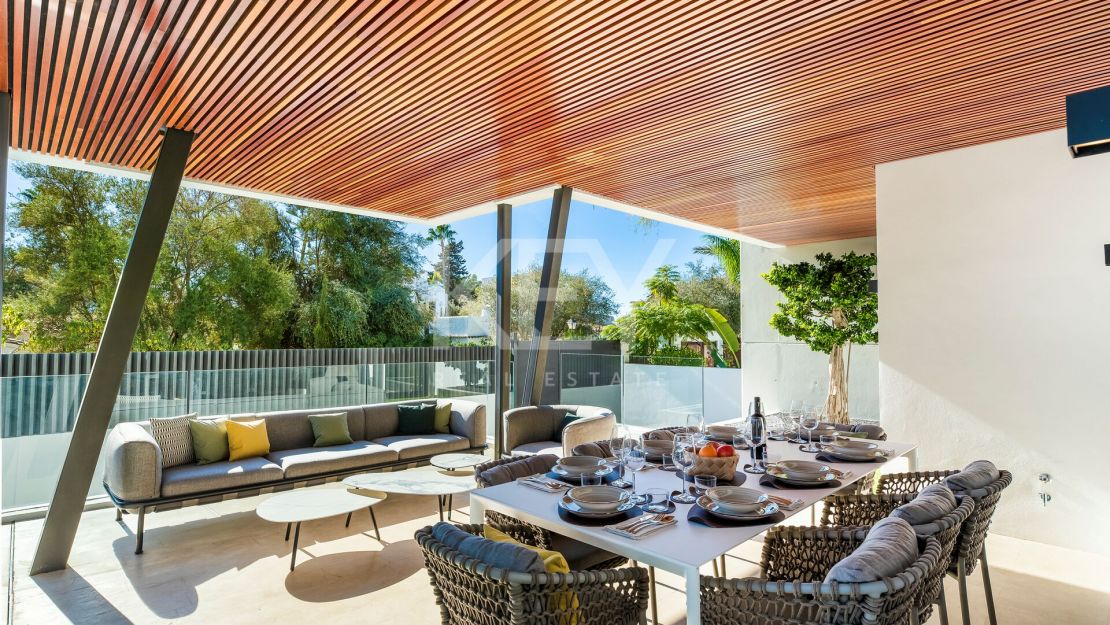 Modern Villa with Private Pool and Rooftop Terrace in Marbella's Golden Mile