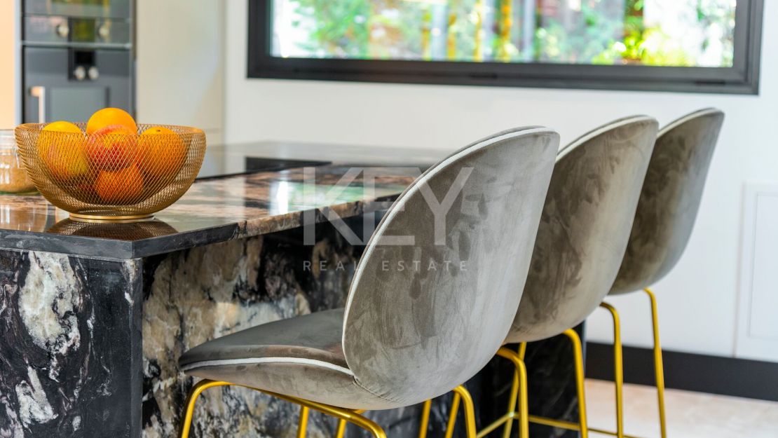 Modern Villa with Private Pool and Rooftop Terrace in Marbella's Golden Mile