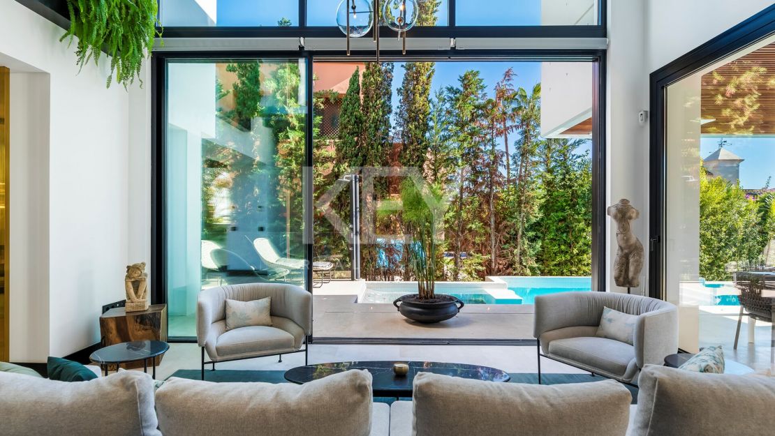 Modern Villa with Private Pool and Rooftop Terrace in Marbella's Golden Mile