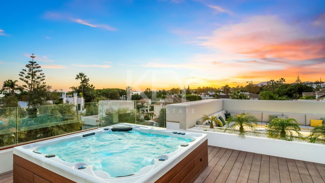 Modern Villa with Private Pool and Rooftop Terrace in Marbella's Golden Mile
