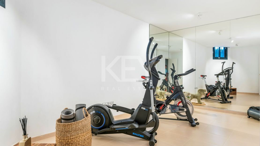 Exclusive villa with sea views and modern amenities near Puente Romano and Marbella Club on Marbella’s Golden Mile