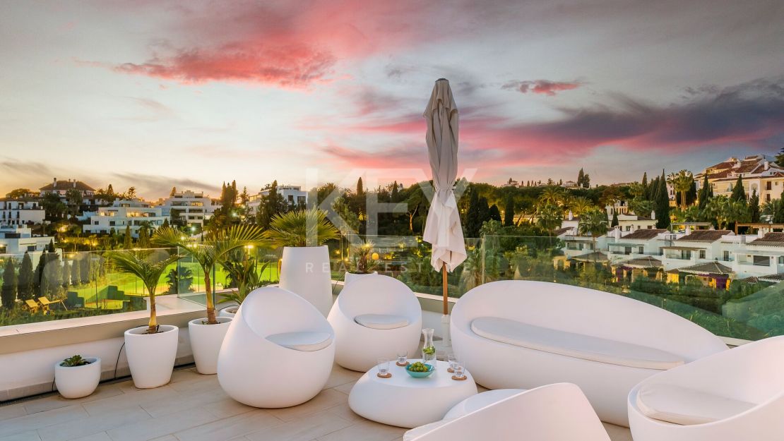 Exclusive villa with sea views and modern amenities near Puente Romano and Marbella Club on Marbella’s Golden Mile