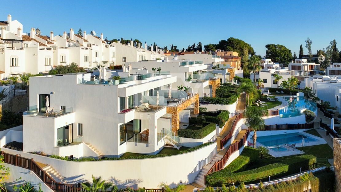 Exclusive villa with sea views and modern amenities near Puente Romano and Marbella Club on Marbella’s Golden Mile