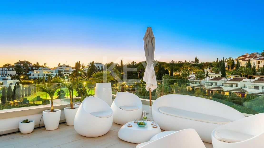 Exclusive villa with sea views and modern amenities near Puente Romano and Marbella Club on Marbella’s Golden Mile