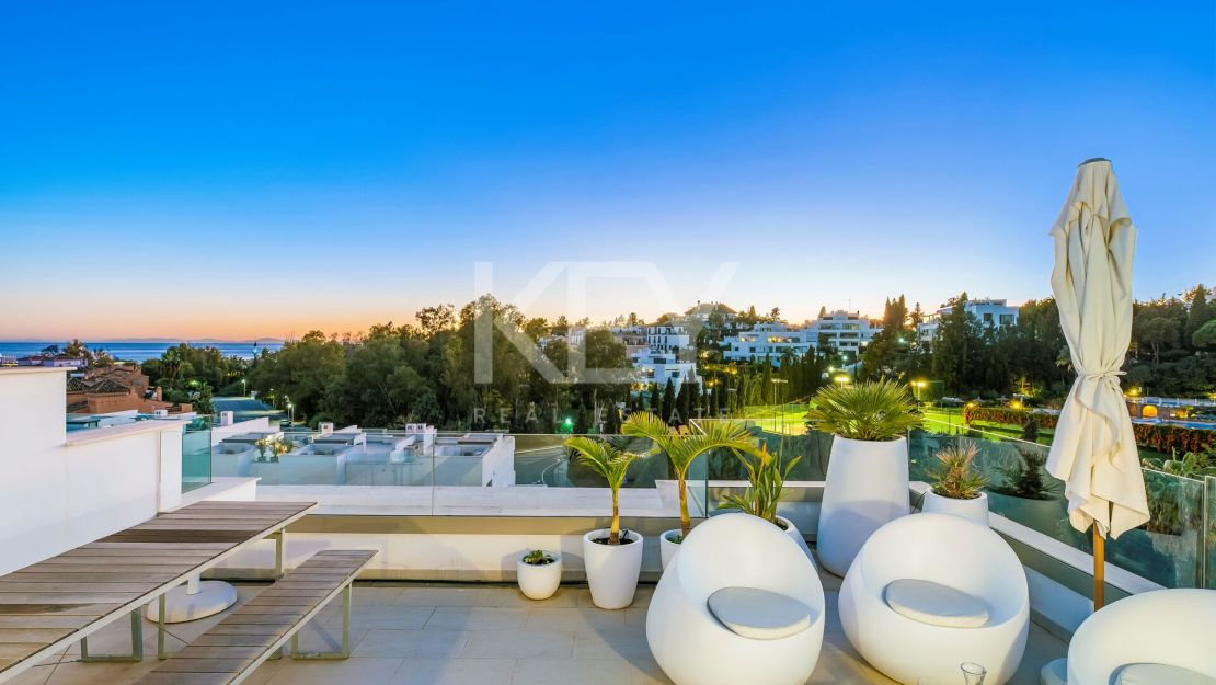 Exclusive villa with sea views and modern amenities near Puente Romano and Marbella Club on Marbella’s Golden Mile