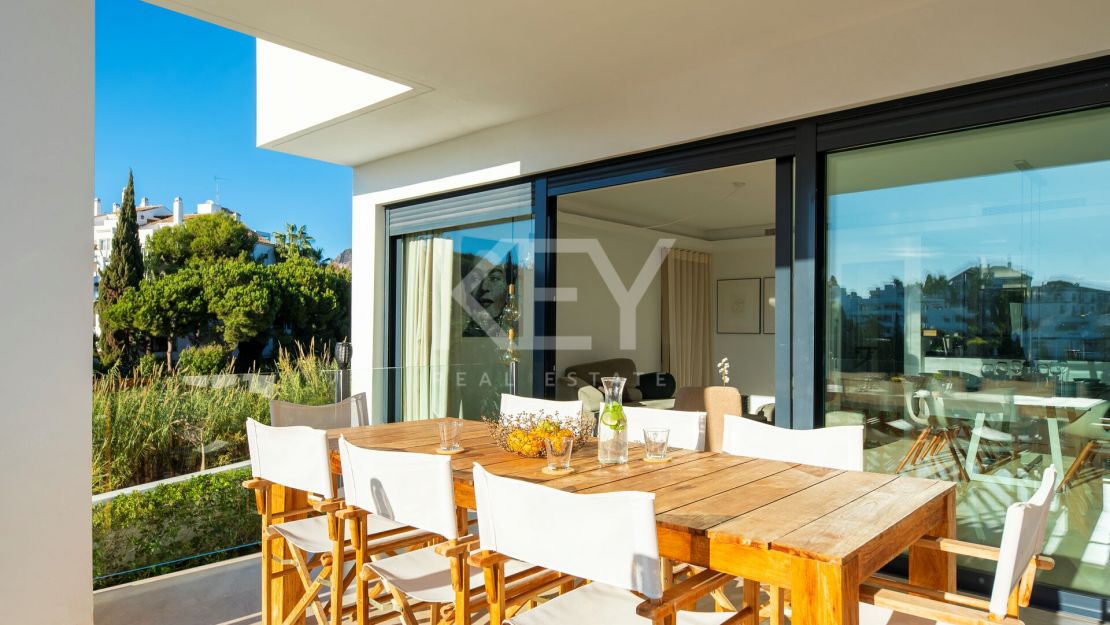 Exclusive villa with sea views and modern amenities near Puente Romano and Marbella Club on Marbella’s Golden Mile