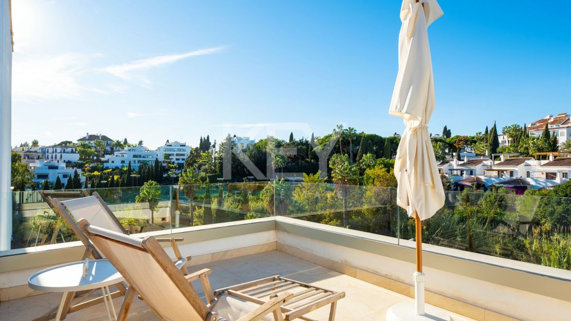 Exclusive villa with sea views and modern amenities near Puente Romano and Marbella Club on Marbella’s Golden Mile