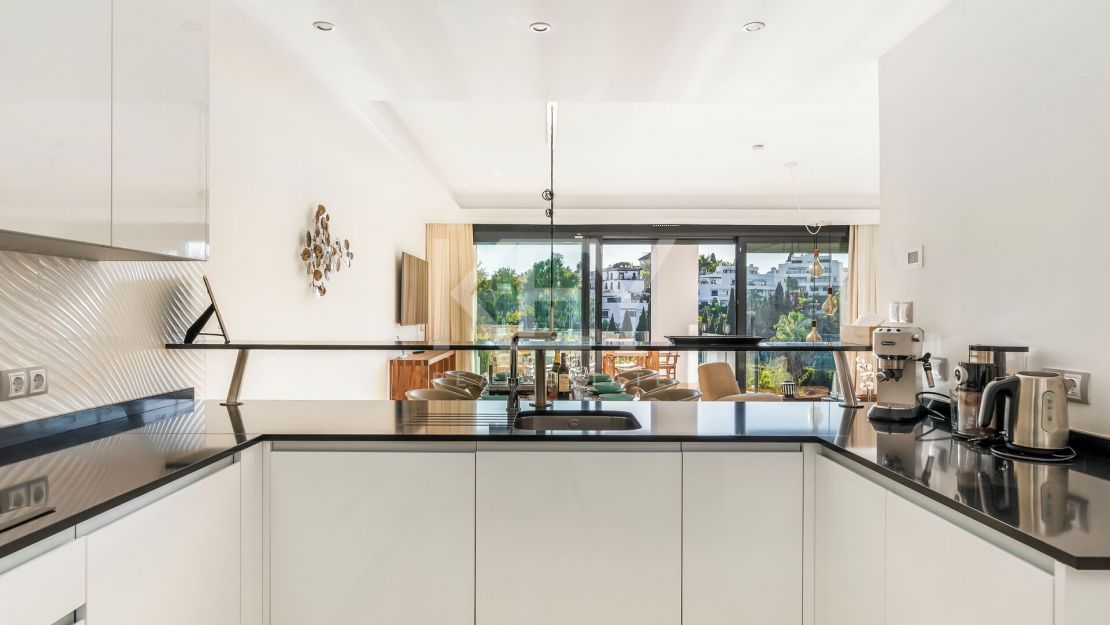 Exclusive villa with sea views and modern amenities near Puente Romano and Marbella Club on Marbella’s Golden Mile