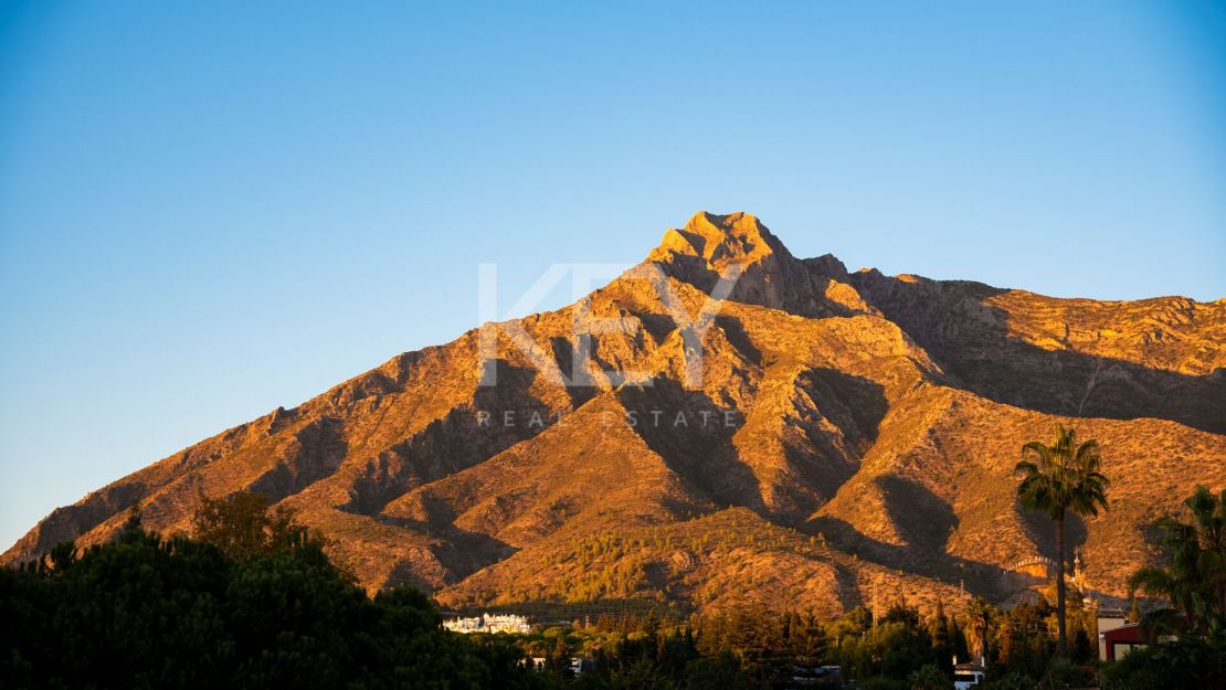 Exclusive villa with sea views and modern amenities near Puente Romano and Marbella Club on Marbella’s Golden Mile