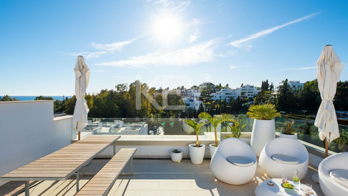 Exclusive villa with sea views and modern amenities near Puente Romano and Marbella Club on Marbella’s Golden Mile