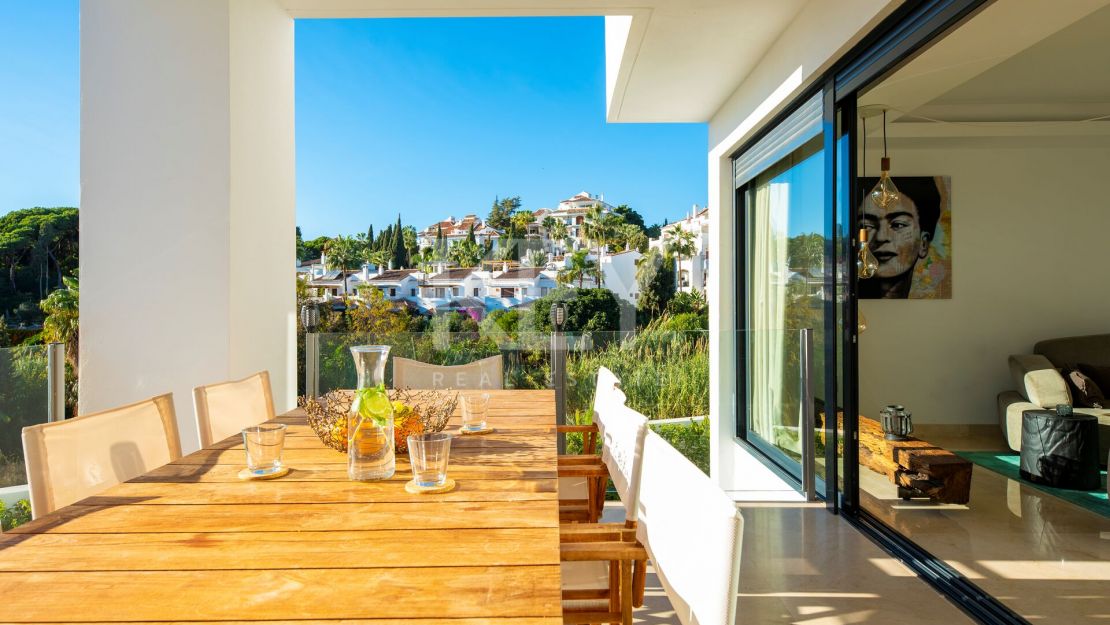 Exclusive villa with sea views and modern amenities near Puente Romano and Marbella Club on Marbella’s Golden Mile