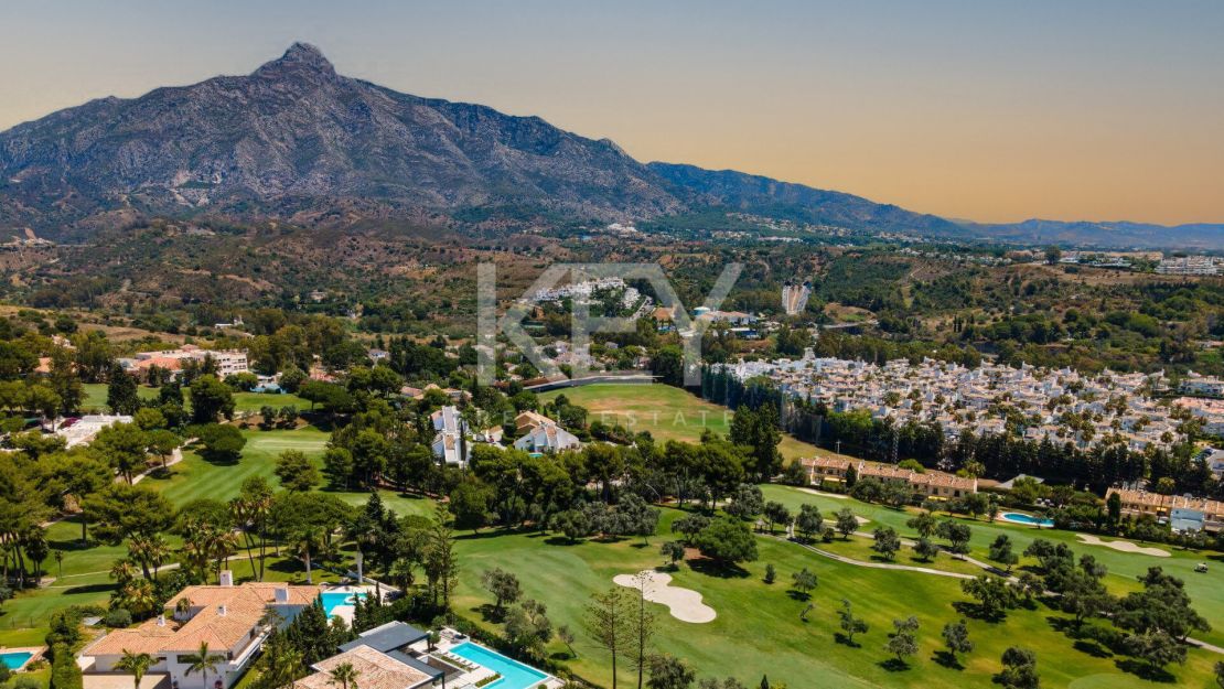 Exclusiva villa boutique con piscina infinita y solárium en Nueva Andalucía, Marbella