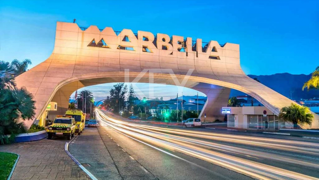 Exclusiva villa boutique con piscina infinita y solárium en Nueva Andalucía, Marbella