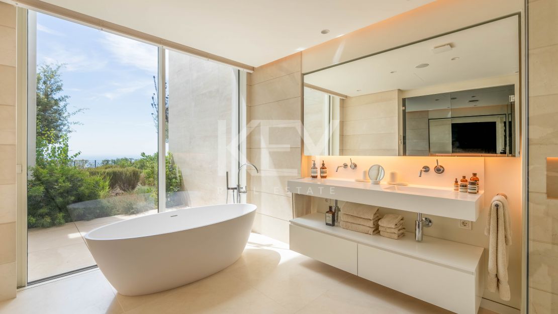 Ground floor apartment with panoramic sea views in Palo Alto, Ojén