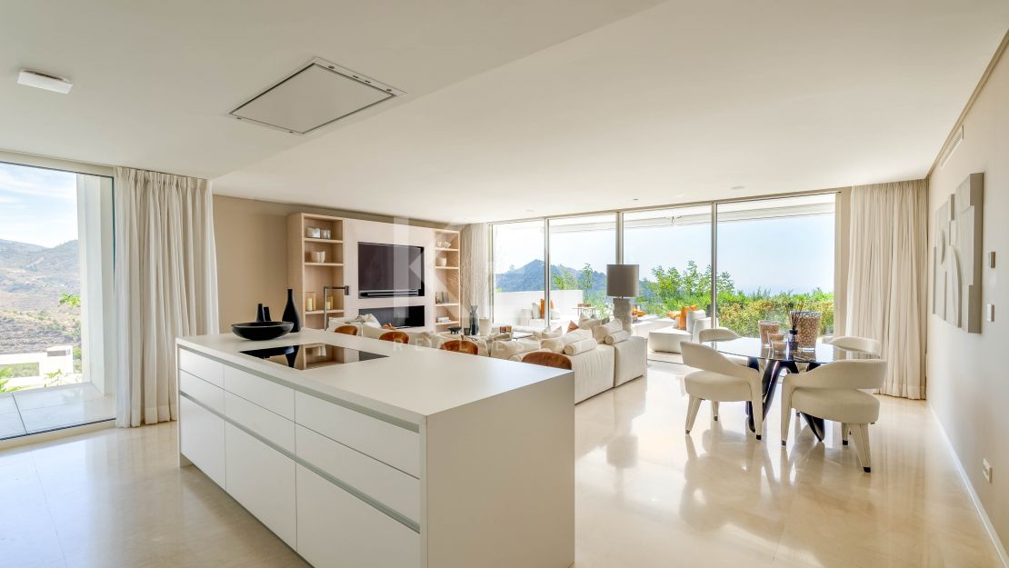 Ground floor apartment with panoramic sea views in Palo Alto, Ojén
