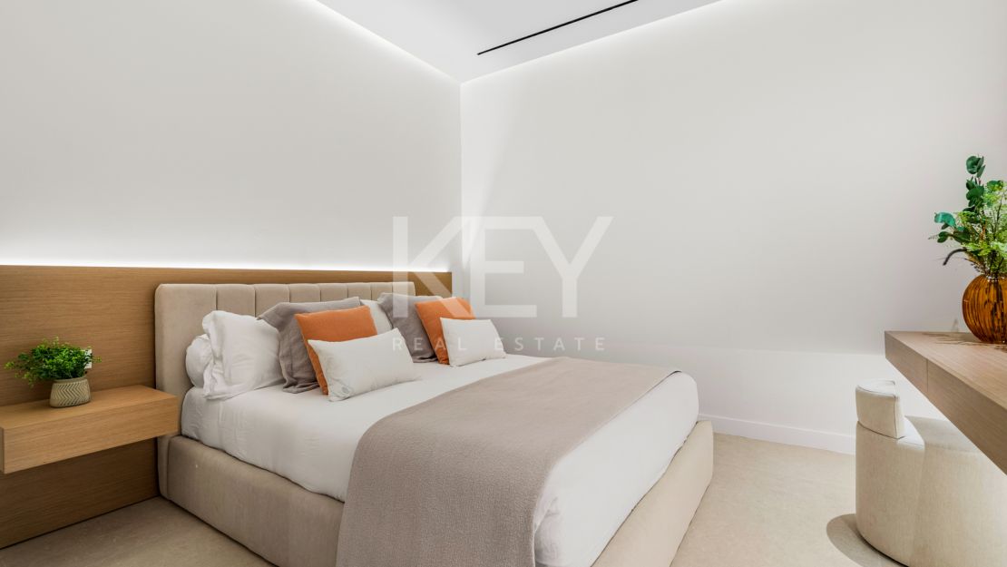 Luxurious second-line beach villa with stunning views and top amenities in Los Monteros Playa, Marbella East