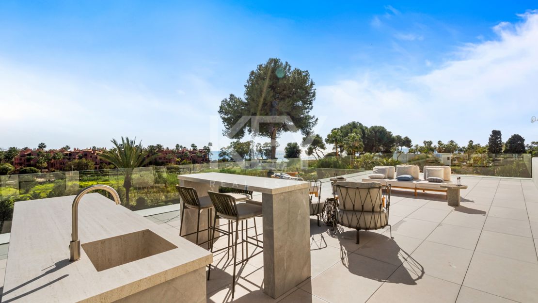 Luxurious second-line beach villa with stunning views and top amenities in Los Monteros Playa, Marbella East