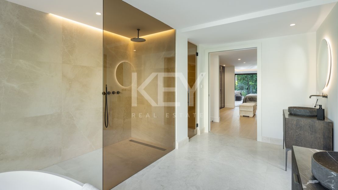 Luxurious contemporary villa in Las Brisas Golf, Nueva Andalucia