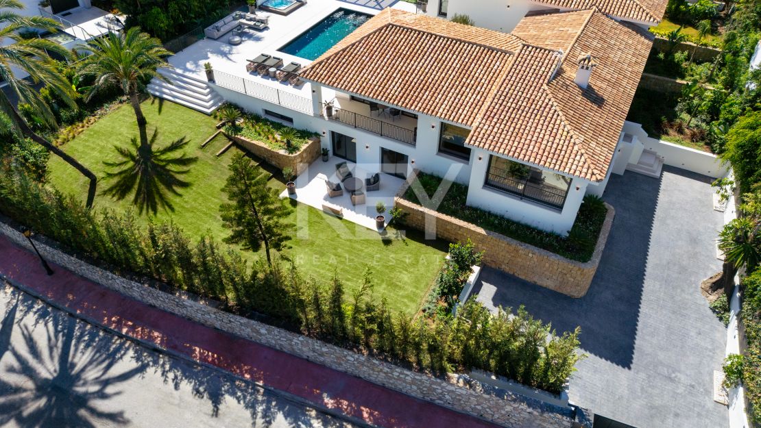 Luxurious contemporary villa in Las Brisas Golf, Nueva Andalucia