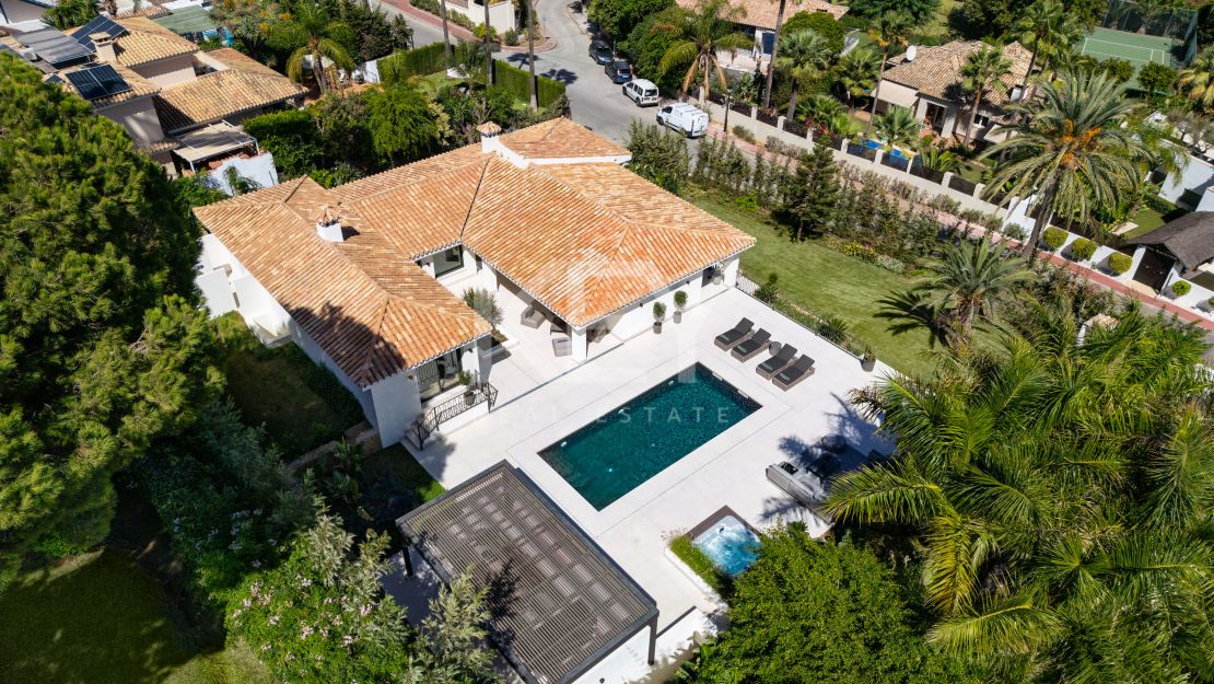 Luxurious contemporary villa in Las Brisas Golf, Nueva Andalucia