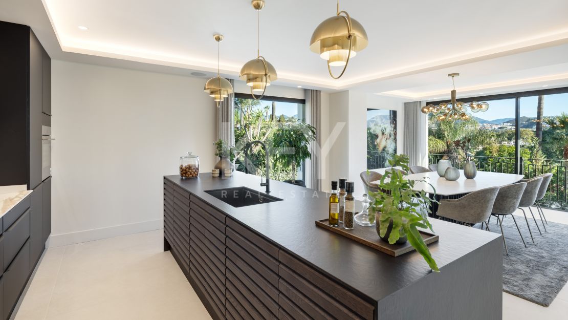 Luxurious contemporary villa in Las Brisas Golf, Nueva Andalucia