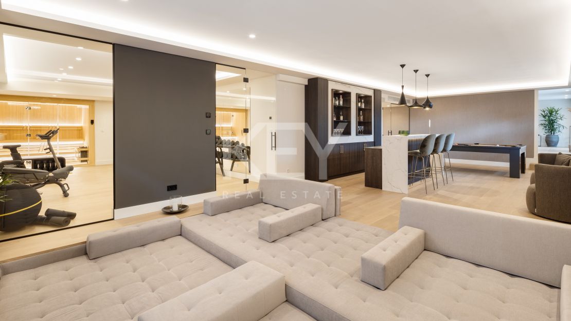 Luxurious contemporary villa in Las Brisas Golf, Nueva Andalucia