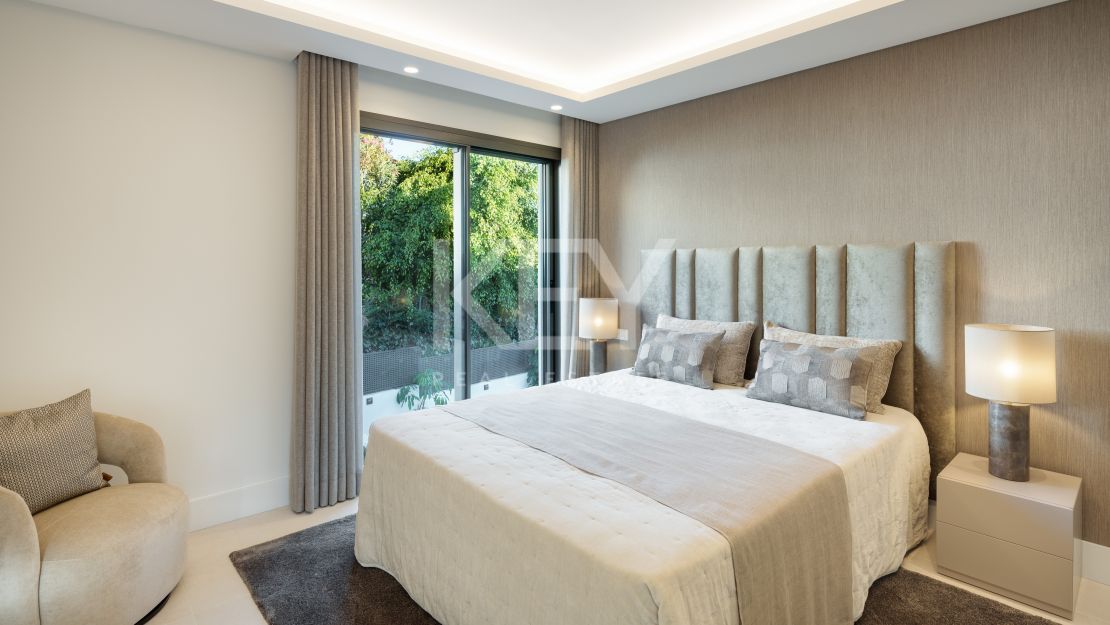Luxurious contemporary villa in Las Brisas Golf, Nueva Andalucia