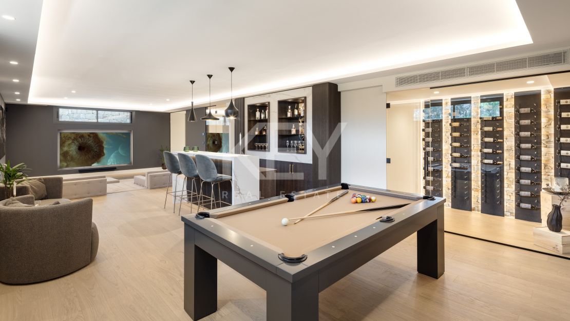 Luxurious contemporary villa in Las Brisas Golf, Nueva Andalucia