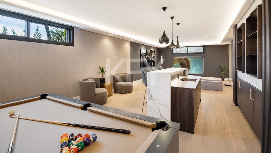 Luxurious contemporary villa in Las Brisas Golf, Nueva Andalucia