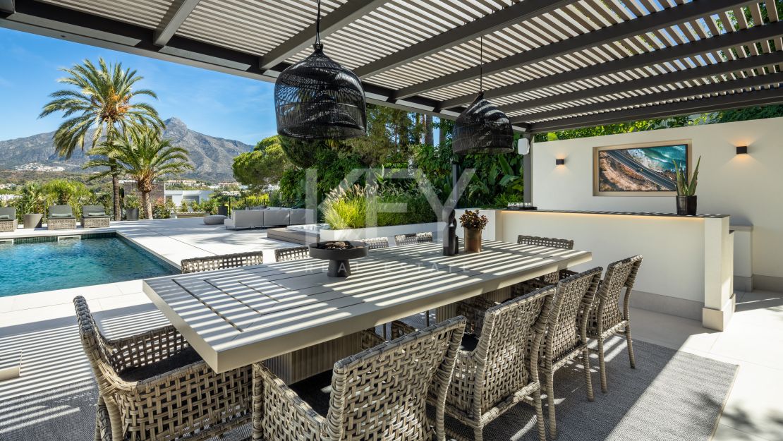 Luxurious contemporary villa in Las Brisas Golf, Nueva Andalucia