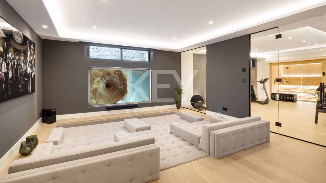 Luxurious contemporary villa in Las Brisas Golf, Nueva Andalucia