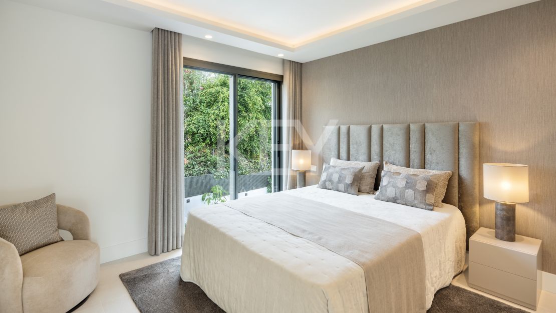 Luxurious contemporary villa in Las Brisas Golf, Nueva Andalucia