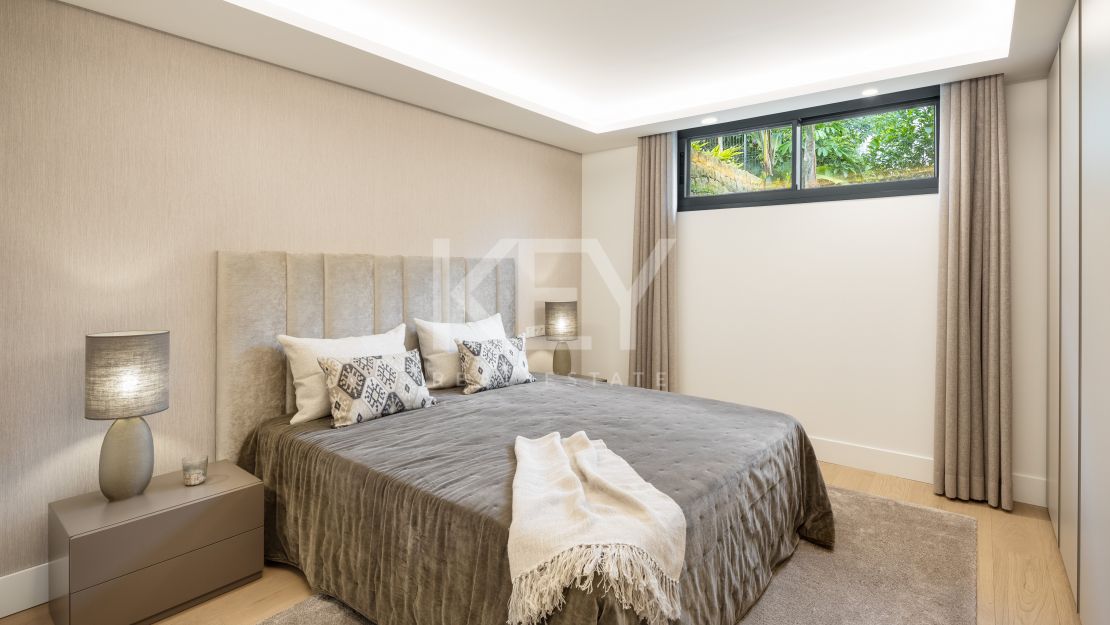 Luxurious contemporary villa in Las Brisas Golf, Nueva Andalucia