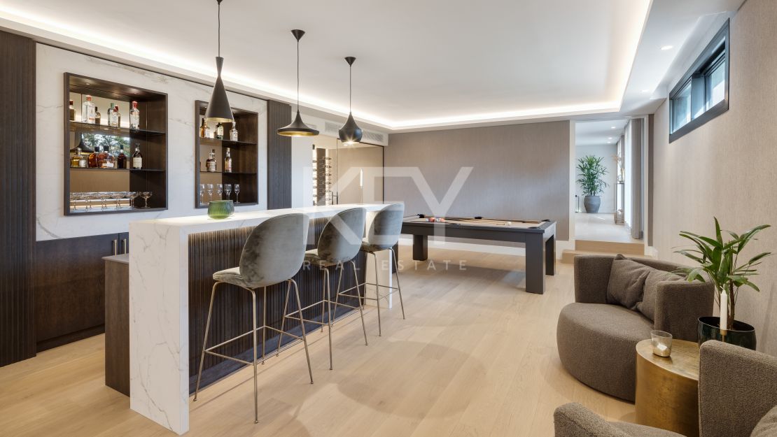 Luxurious contemporary villa in Las Brisas Golf, Nueva Andalucia
