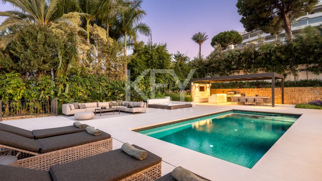 Luxurious contemporary villa in Las Brisas Golf, Nueva Andalucia