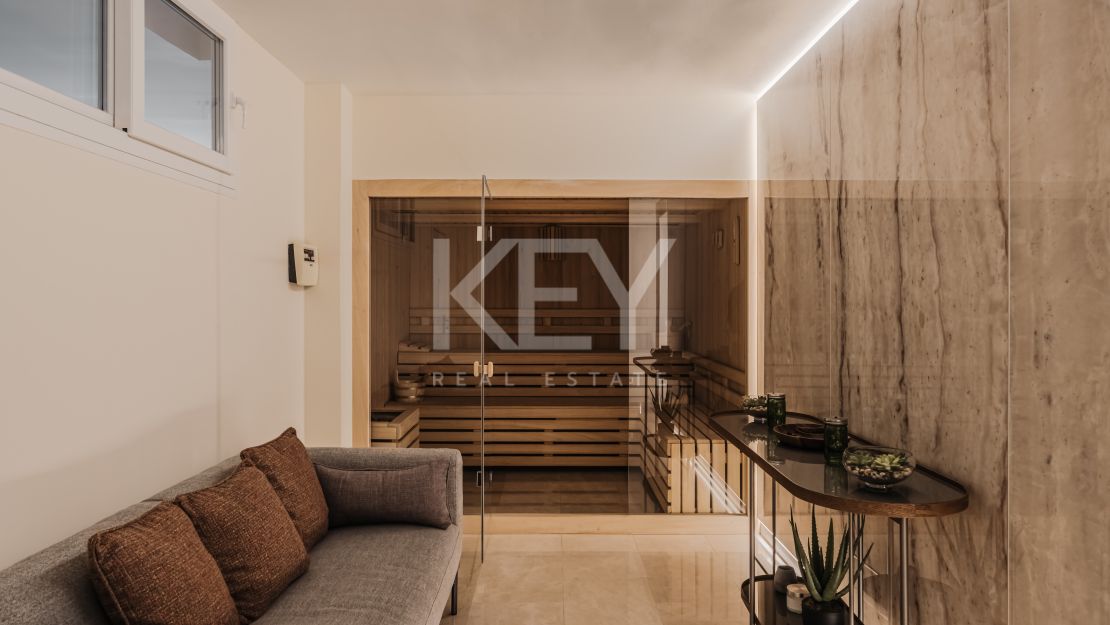 Sophisticated Villa with solarium and sea views in Nagüeles, Marbella Golden Mile