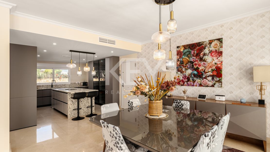 Sophisticated Villa with solarium and sea views in Nagüeles, Marbella Golden Mile