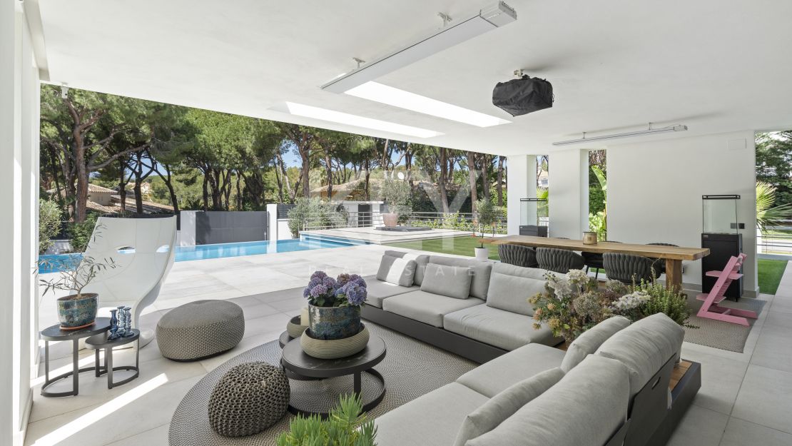 Exquisite 6-bedroom luxury villa with panoramic views in Hacienda Las Chapas, Marbella East