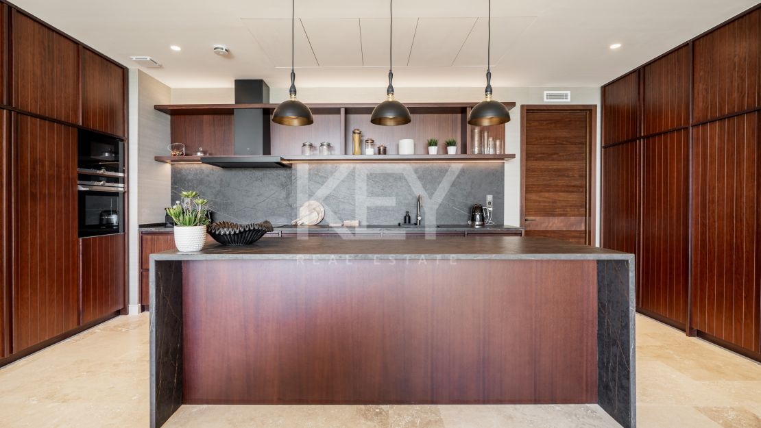 Modern 3-bedroom apartment with sea views in Casares