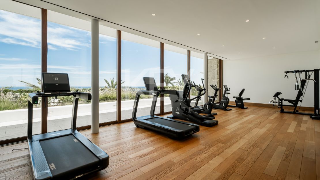 Modern 3-bedroom apartment with sea views in Casares