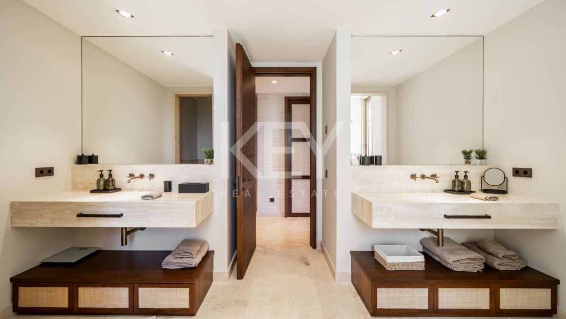 Modern 3-bedroom apartment with sea views in Casares