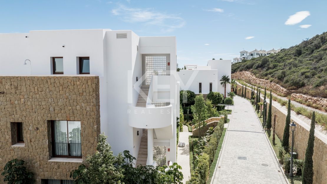 Modern 3-bedroom apartment with sea views in Casares
