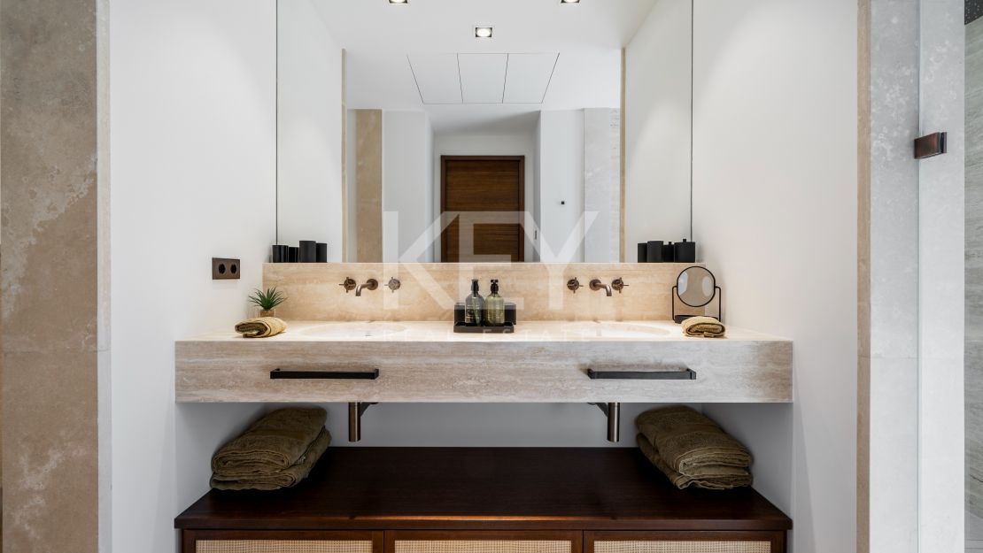 Modern 3-bedroom apartment with sea views in Casares