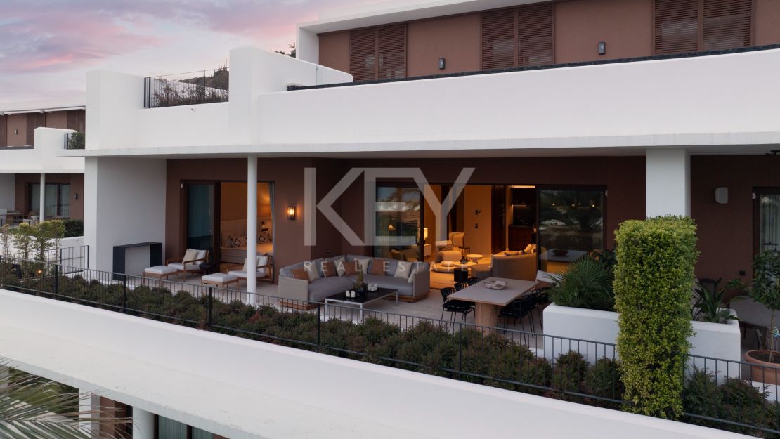 Modern 3-bedroom apartment with sea views in Casares