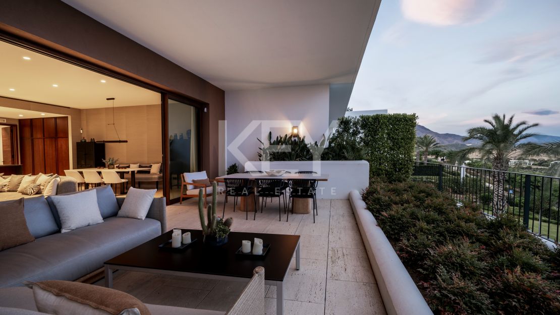 Modern 3-bedroom apartment with sea views in Casares