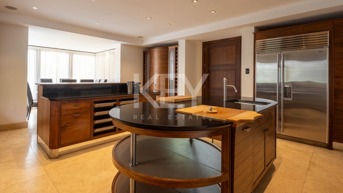 Villa La Concha: luxurious living in Cascada de Camoján, Marbella