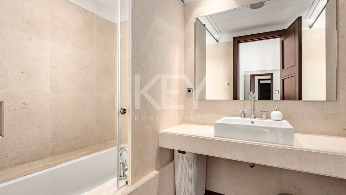 Villa La Concha: luxurious living in Cascada de Camoján, Marbella