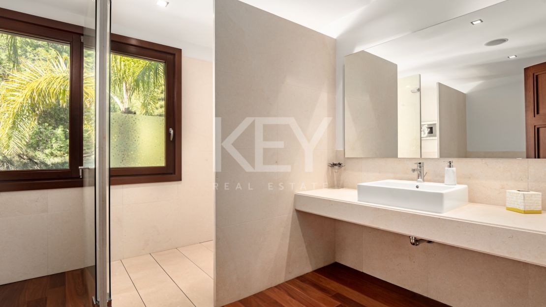 Villa La Concha: luxurious living in Cascada de Camoján, Marbella